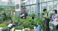 展示案内の様子
